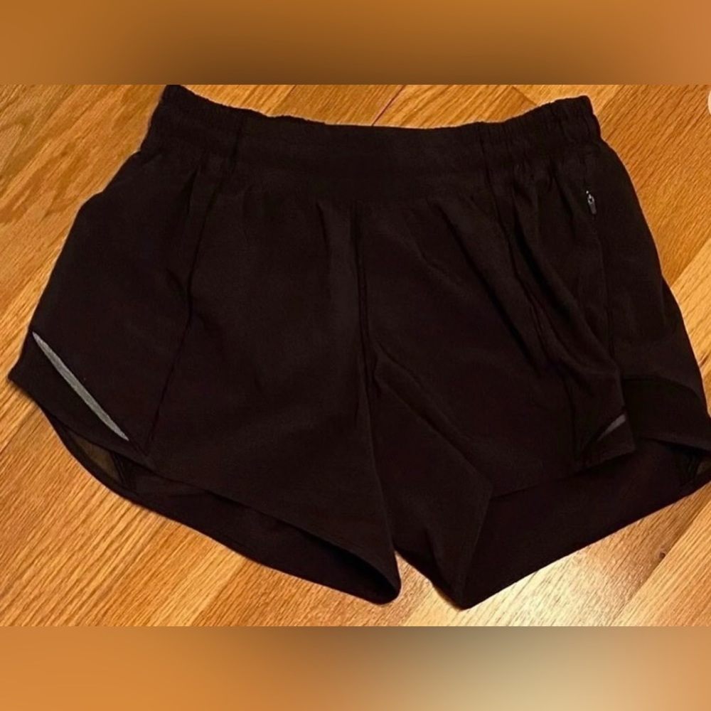 black lululemon hotty hot shorts